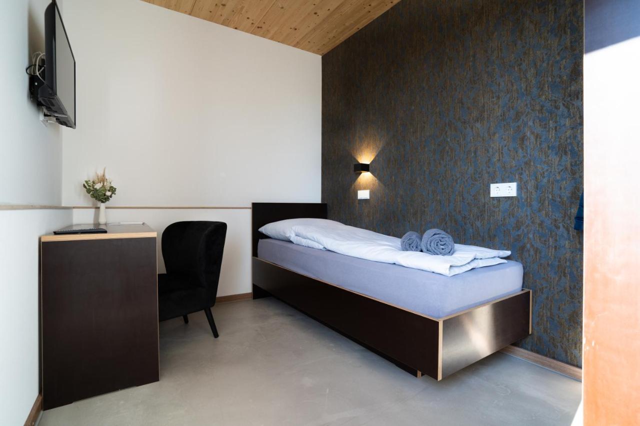 Motel Q Zimmern ob Rottweil Exterior foto